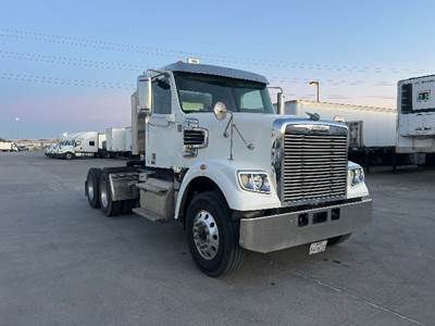 Freightliner Coronado 122 SD Day Cab Truck - Cummins 450HP, 13 Speed Automatic