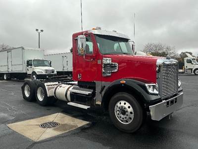 Freightliner Coronado 122 SD Day Cab Truck - Cummins 450HP, 10 Speed Manual