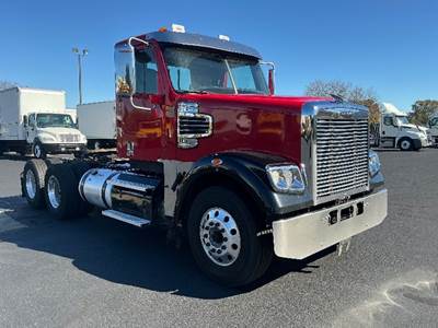 Freightliner Coronado 122 SD Day Cab Truck - Cummins 450HP, 10 Speed Manual