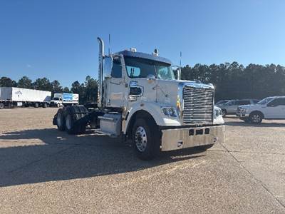 Freightliner Coronado 122 SD Day Cab Truck - 455HP, 10 Speed Manual