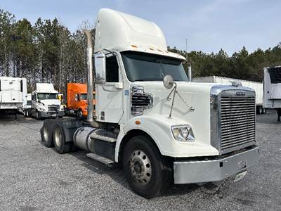 Freightliner Coronado 122 SD Day Cab Truck - 455HP, 10 Speed Manual