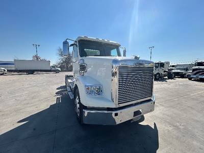 Freightliner Coronado 122 SD Day Cab Truck - Cummins 450HP, 13 Speed Manual