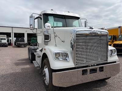 Freightliner Coronado 122 SD Day Cab Truck - Cummins 450HP, 13 Speed Automatic
