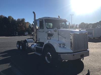 Freightliner D12284SD Day Cab Truck - 530HP, 18 Speed Automatic