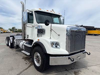 Freightliner D12284SD Day Cab Truck - 530HP, 18 Speed Automatic
