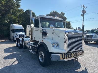Freightliner D12284SD Day Cab Truck - 530HP, 18 Speed Automatic