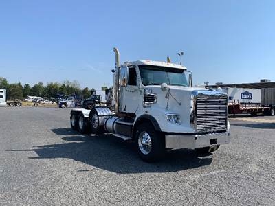 Freightliner D12284SD Day Cab Truck - 530HP, 18 Speed Automatic