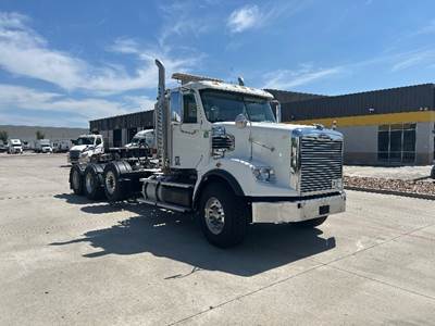 Freightliner D12284SD Day Cab Truck - 560HP, 18 Speed Automatic