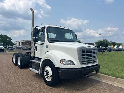 Freightliner M2 112 Day Cab Truck - 435HP, 10 Speed Manual