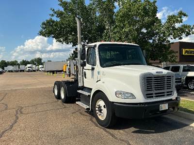 Freightliner M2 112 Day Cab Truck - 435HP, 10 Speed Manual