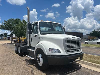 Freightliner M2 112 Day Cab Truck - 435HP, 10 Speed Manual