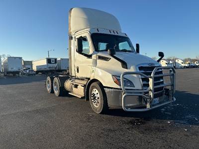 Freightliner T11664ST Day Cab Truck - 435HP, 12 Speed Automatic