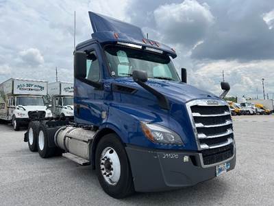 Freightliner T11664ST Day Cab Truck - 450HP, 12 Speed Automatic