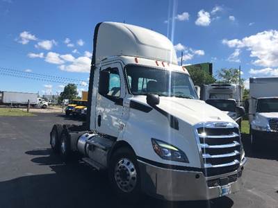 Freightliner T11664ST Day Cab Truck - 435HP, 12 Speed Automatic