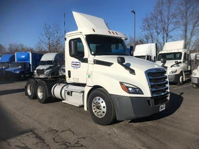 Freightliner T12664ST Day Cab Truck - 435HP, 12 Speed Automatic