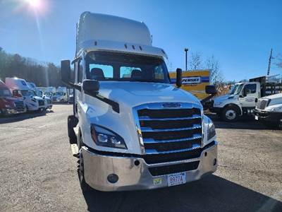 Freightliner T12664ST Day Cab Truck - 450HP, 10 Speed Manual