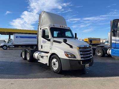 Freightliner T12664ST Day Cab Truck - 455HP, 12 Speed Automatic
