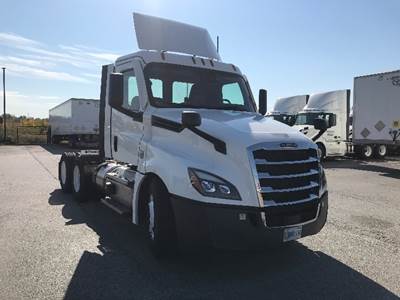 Freightliner T12664ST Day Cab Truck - 435HP, 12 Speed Automatic