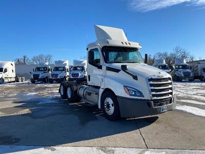 Freightliner T12664ST Day Cab Truck - 435HP, 12 Speed Automatic