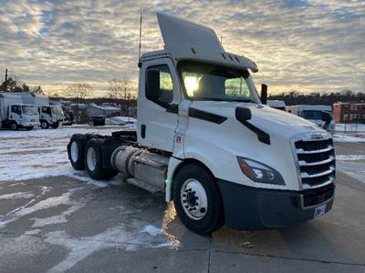Freightliner T12664ST Day Cab Truck - 435HP, 12 Speed Automatic