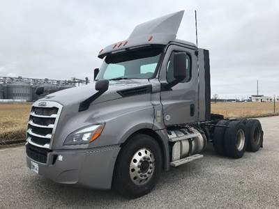 Freightliner T12664ST Day Cab Truck - 435HP, 12 Speed Automatic