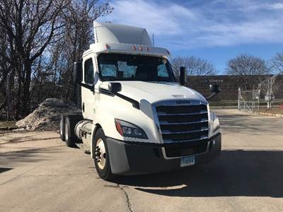 Freightliner T12664ST Day Cab Truck - 435HP, 12 Speed Automatic