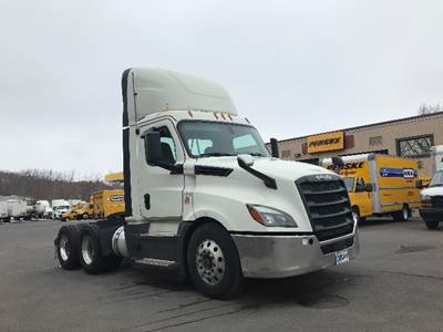 Freightliner T12664ST Day Cab Truck - 455HP, 12 Speed Automatic