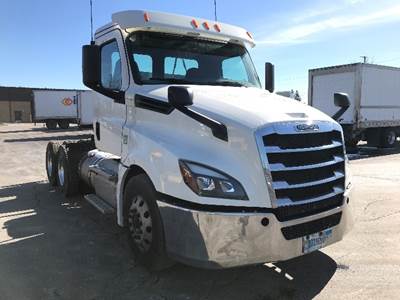 Freightliner T12664ST Day Cab Truck - 475HP, 10 Speed Manual