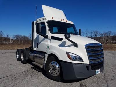 Freightliner T12664ST Day Cab Truck - 435HP, 10 Speed Manual
