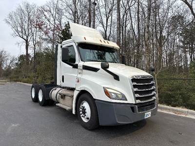 Freightliner T12664ST Day Cab Truck - 435HP, 12 Speed Automatic