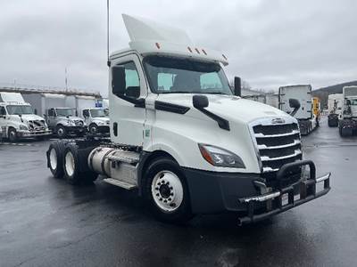 Freightliner T12664ST Day Cab Truck - 435HP, 12 Speed Automatic