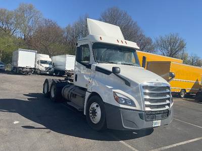 Freightliner T12664ST Day Cab Truck - 435HP, 12 Speed Automatic