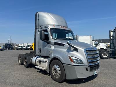 Freightliner T12664ST Day Cab Truck - 455HP, 12 Speed Automatic
