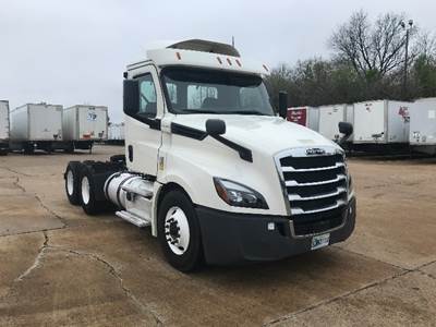 Freightliner T12664ST Day Cab Truck - 435HP, 12 Speed Automatic