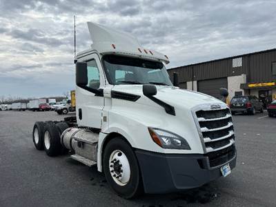 Freightliner T12664ST Day Cab Truck - Cummins 400HP, 13 Speed Automatic