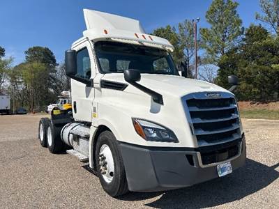 Freightliner T12664ST Day Cab Truck - 435HP, 12 Speed Automatic