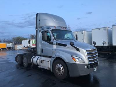 Freightliner T12664ST Day Cab Truck - 455HP, 12 Speed Automatic