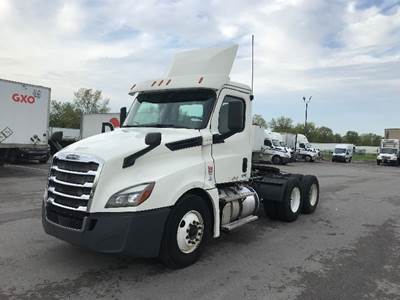 Freightliner T12664ST Day Cab Truck - 435HP, 12 Speed Automatic