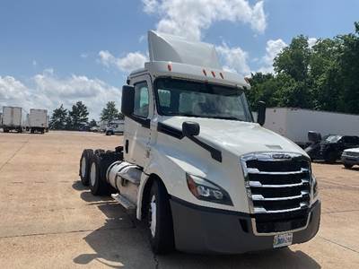 Freightliner T12664ST Day Cab Truck - 435HP, 12 Speed Automatic