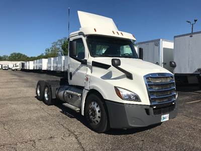 Freightliner T12664ST Day Cab Truck - 435HP, 12 Speed Automatic