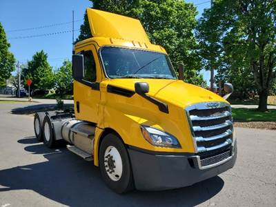 Freightliner T12664ST Day Cab Truck - 450HP, 12 Speed Automatic