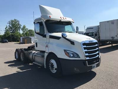 Freightliner T12664ST Day Cab Truck - 435HP, 12 Speed Automatic