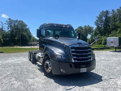 Freightliner T12664ST Day Cab Truck - 455HP, 12 Speed Automatic
