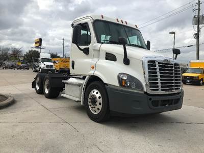 Freightliner X11362ST Single Axle Day Cab Truck - 450HP, 12 Speed Automatic