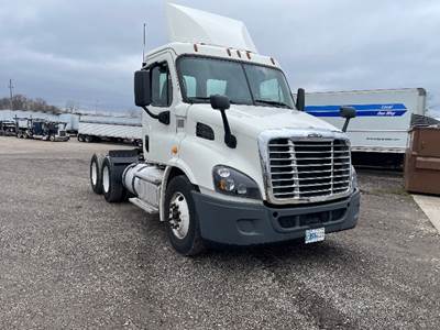 Freightliner X11364ST Day Cab Truck - 435HP, 10 Speed Manual