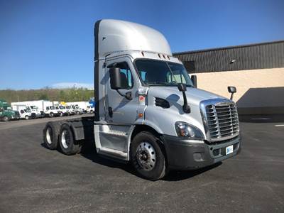 Freightliner X11364ST Day Cab Truck - 450HP, 12 Speed Automatic