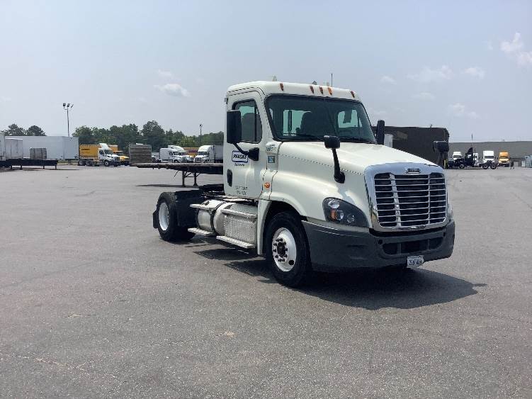 2015 Freightliner X12542ST Single Axle Day Cab Truck 410HP, 13 Speed