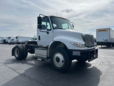 International 4400 Day Cab Truck - 275HP, 6 Speed Automatic