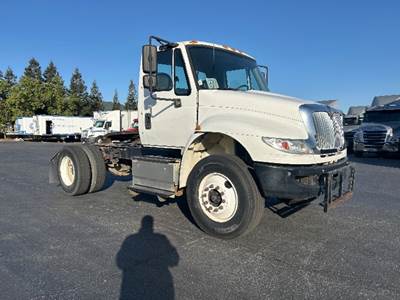 International 4400 Day Cab Truck - 275HP, 6 Speed Automatic