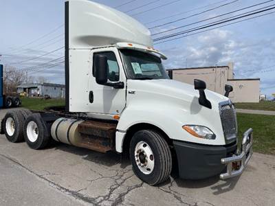 International LT625 Day Cab Truck - Cummins 430HP, 10 Speed Automatic